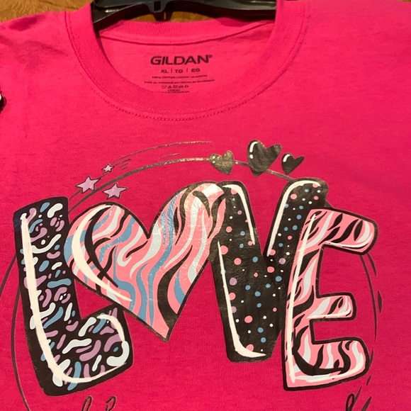 GILDAN BRAND NEW LOVE TEE SHIRT WITH SET OF 3 beaded pens - Picture 3 of 9